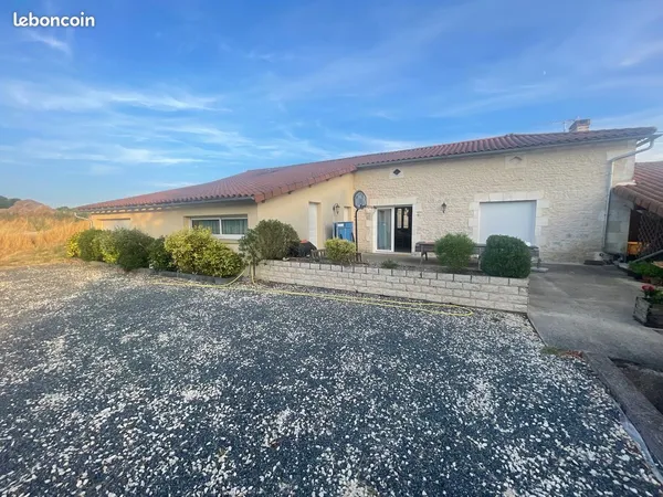 Ancienne longère de caractère rénovée - 162 m² - Piscine - Terrain de 3 500 m² - Gurat (16320)