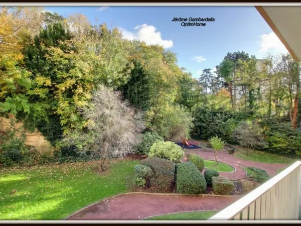 Appartement 4 pièces de 71 m2 avec balcon, box et cave à vendre à POISSY (78)