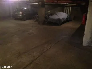 Location Parking sécurisé pour 2 roues et/ou petite citadine Neuilly Perronet