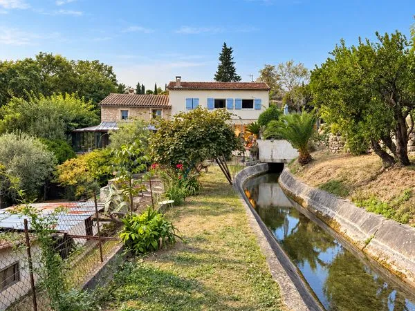 Mougins - maison de caractère avec jardin et vue sur le village
