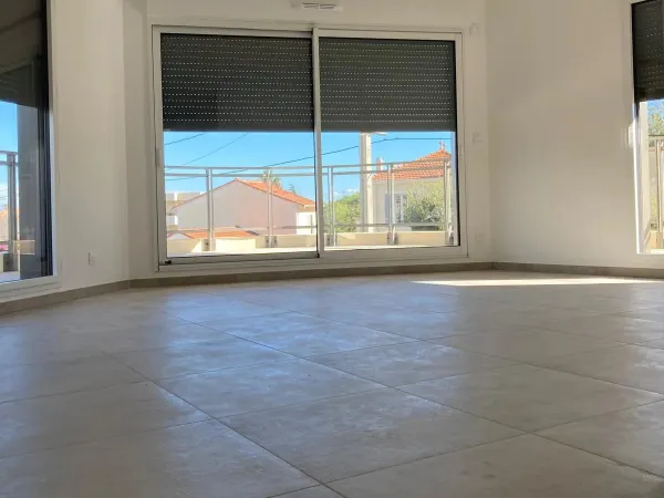 Antibes – Appartement neuf livré – Premier étage, résidence avec piscine