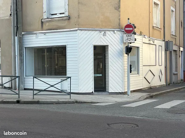 Local commercial Laval