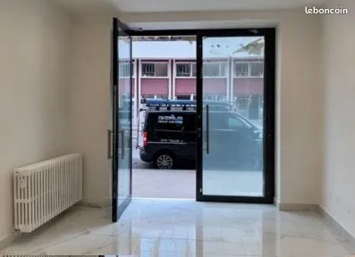À louer - Local commercial entièrement rénové - 35 m²