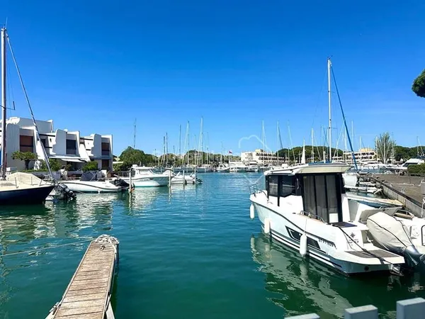 Marina duplex avec garage et appontement large