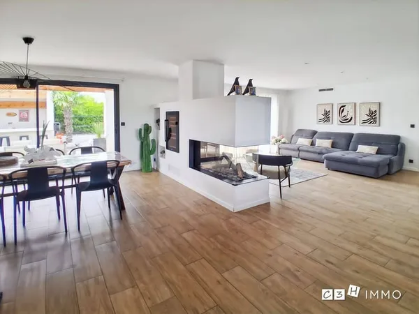 Maison de plain-pied 5 pièces 153 m²
