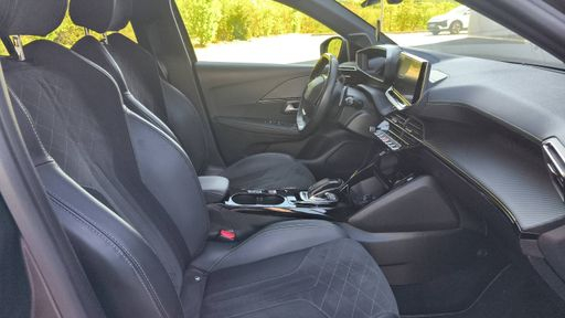 Peugeot 208 1.2 PureTech 100 EAT8 - Gt Pack – 2021 – 76000 km – Essence – Boîte Automatique — photo 17