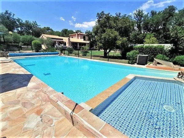 Villa 6 pièces 215 m²