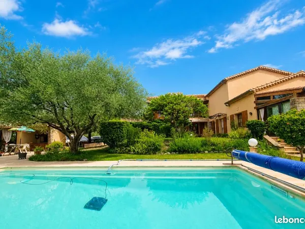 Maison 6 pièces 220 m²