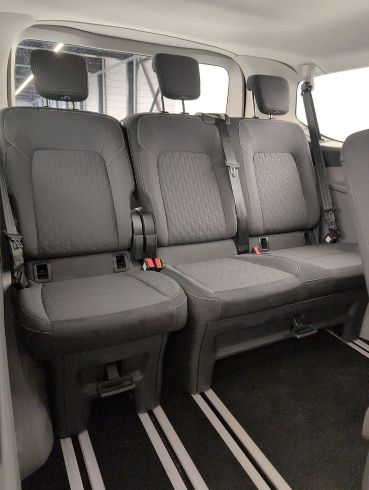 Ford Tourneo Custom — photo 13