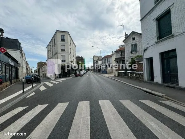 Commerce habillement/textile 77 m²