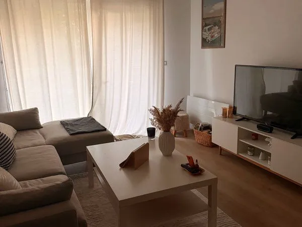 T2 meublé avec grande terrasse - vue lac - à 5 min à pied de la plage