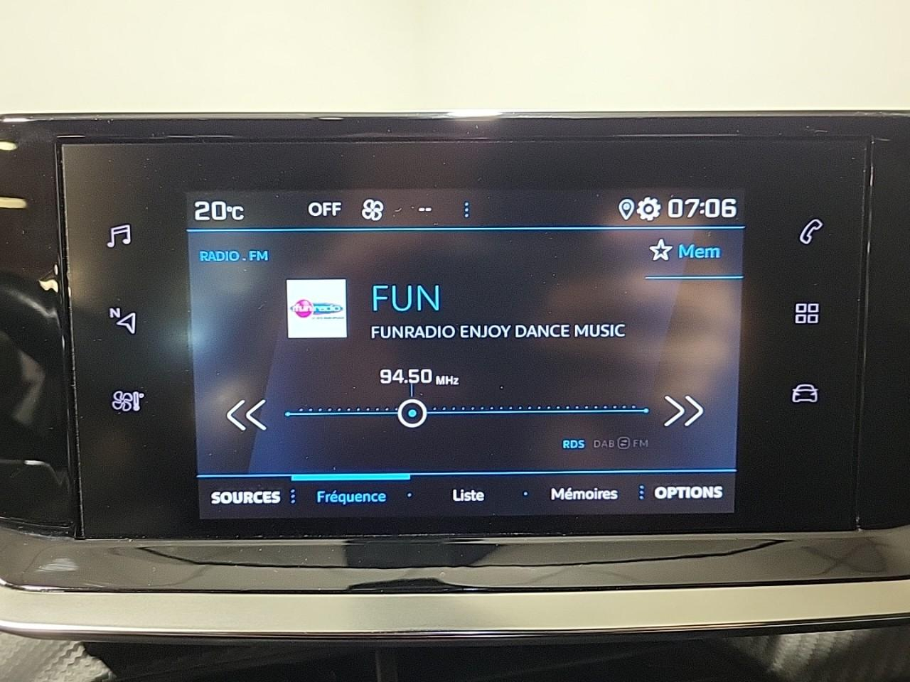 Peugeot 2008 puretech 130 s&s eat8 allure — photo 11