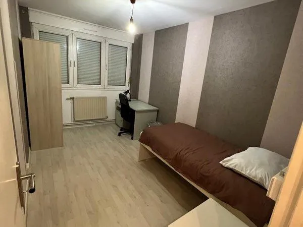 Chambre dans grand appartement