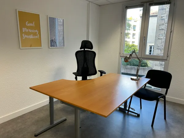 Location bureau privatif meublé 11 m² - Centre-ville de Nîmes - À 2 min de la gare