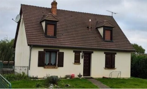 À VENDRE - Maison familiale 6 pièces de 133 m² avec sous-sol complet sur 2 332 m² de terrain - Juvig