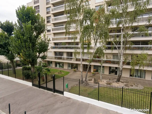 Location Bureau/Local 31m² donnant sur rue + Cave/Entrepot 33m² + 1 place parking