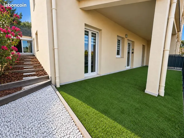 T3 55 m² - Terrasse 20 m² - Annexe 30 m² - 2 parkings