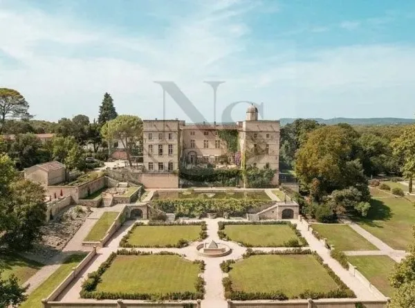 CHÂTEAU D'EXCEPTION HÔTEL 4 ÉTOILES EN PROVENCE CLASSÉ, MONUMENT