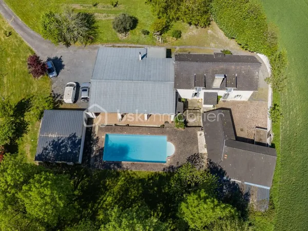 Maison 7 pièces 274 m²