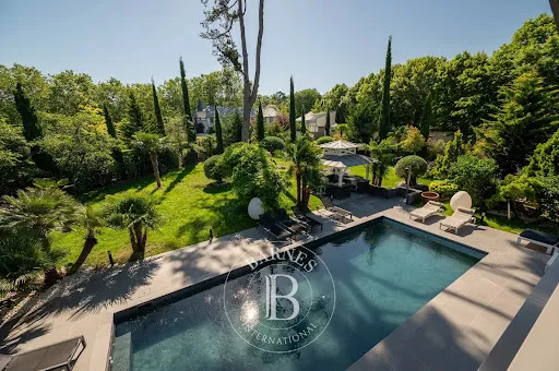 Maison 7 pièces 300 m²