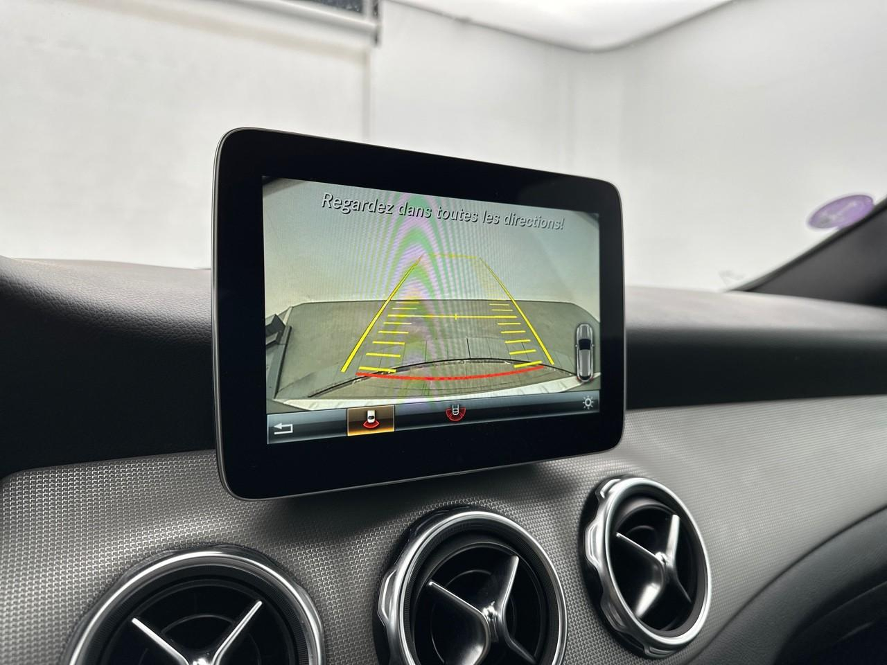 Mercedes Gla 180 sensation 7-g dct a — photo 26