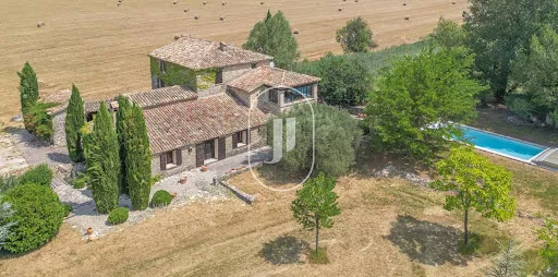 Maison 10 pièces 315 m²