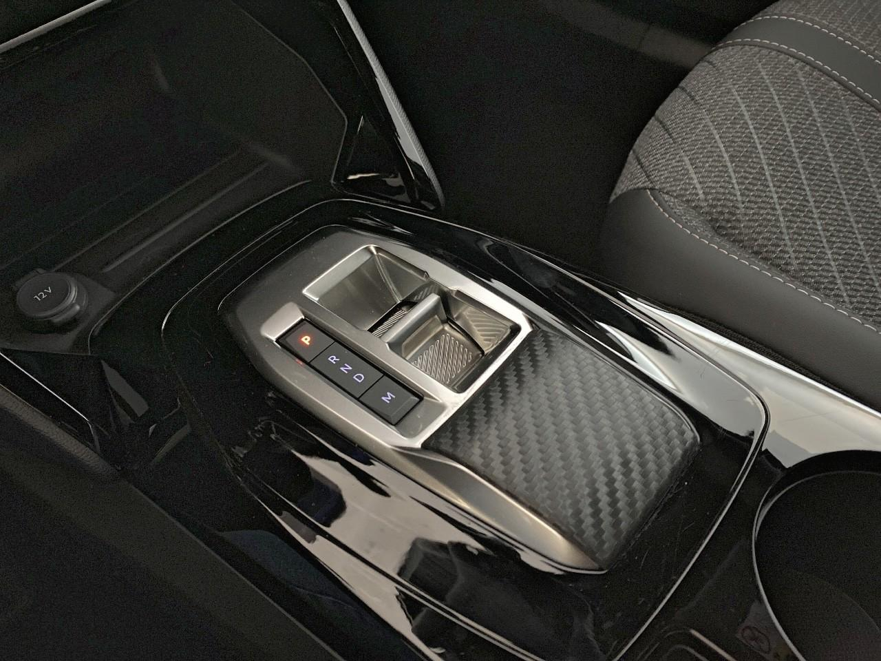 Peugeot 2008 hybrid 145 ch e-dcs6 allure — photo 18