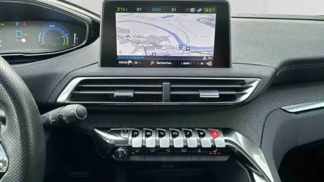 Peugeot 3008 hybrid 225 e-eat8 — photo 14