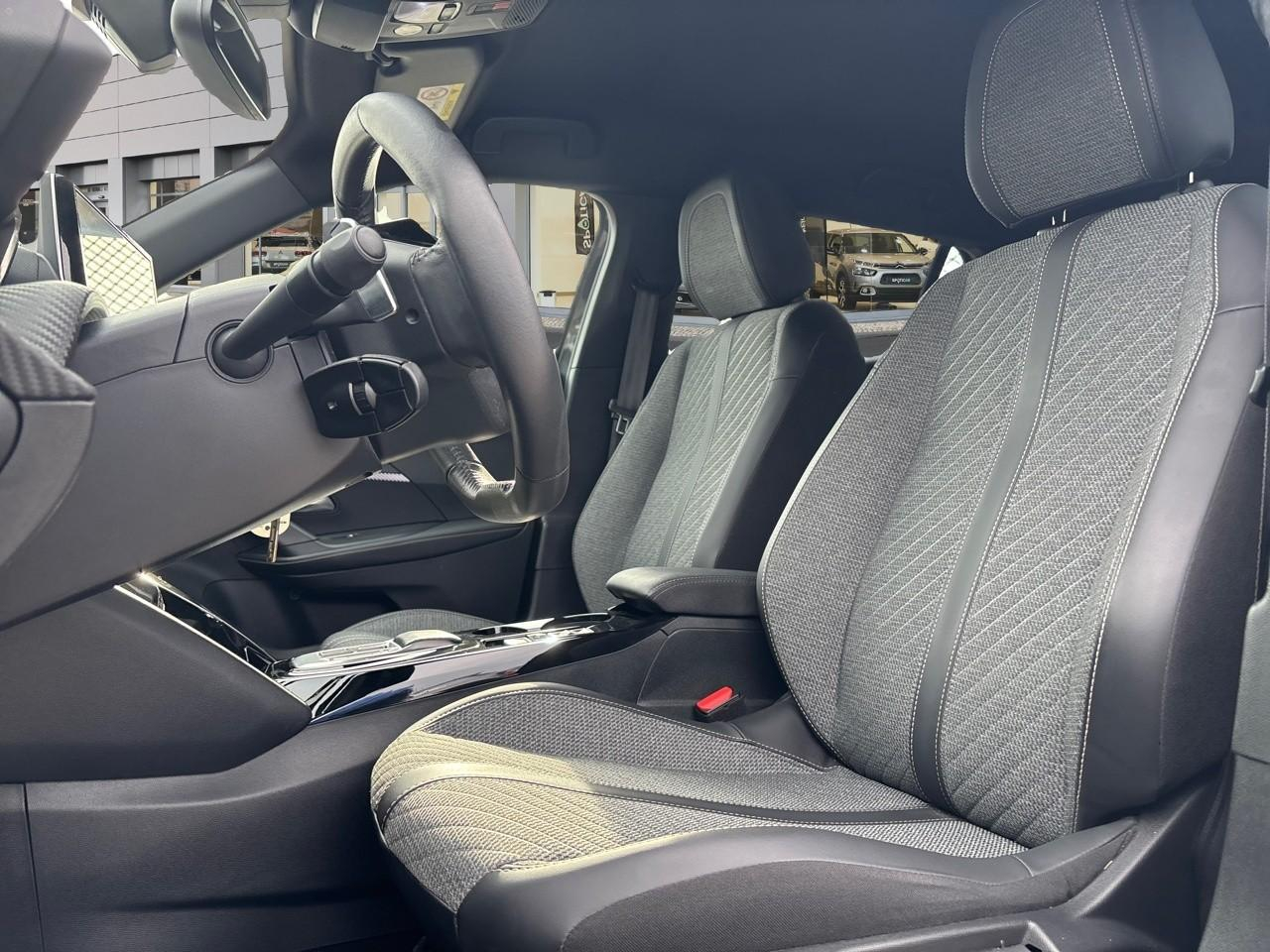 Peugeot 2008 1.2 puretech 130ch s&s allure eat8 — photo 9