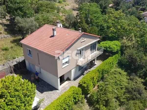 Maison 105 M2 avec mazets sur parcelle de 6000 M2