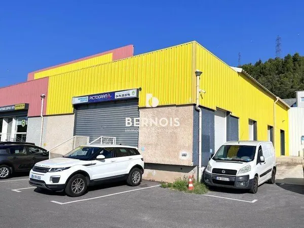 Local d'activité 256 m²