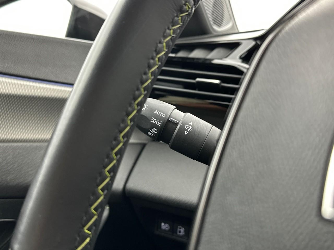Peugeot 308 sw phev 180 e-eat8 gt — photo 20