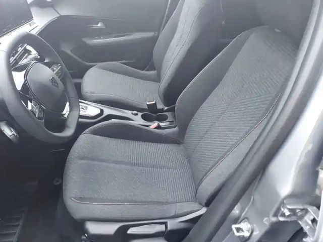 Peugeot 208 hybrid 110 ch e-dcs6 — photo 11