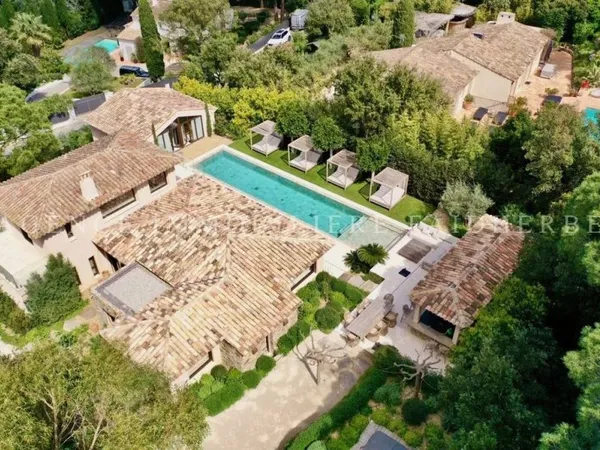 Villa 7 pièces 290 m²