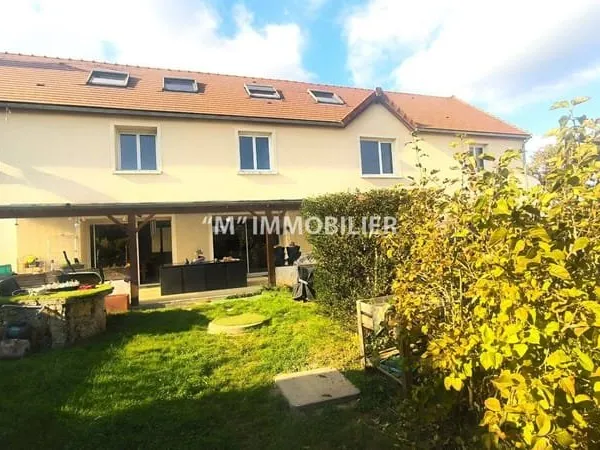 Maison 9 pièces 240 m²