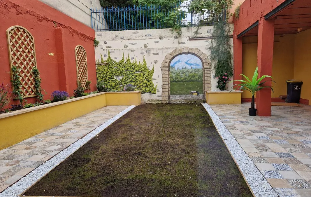 Photo 1