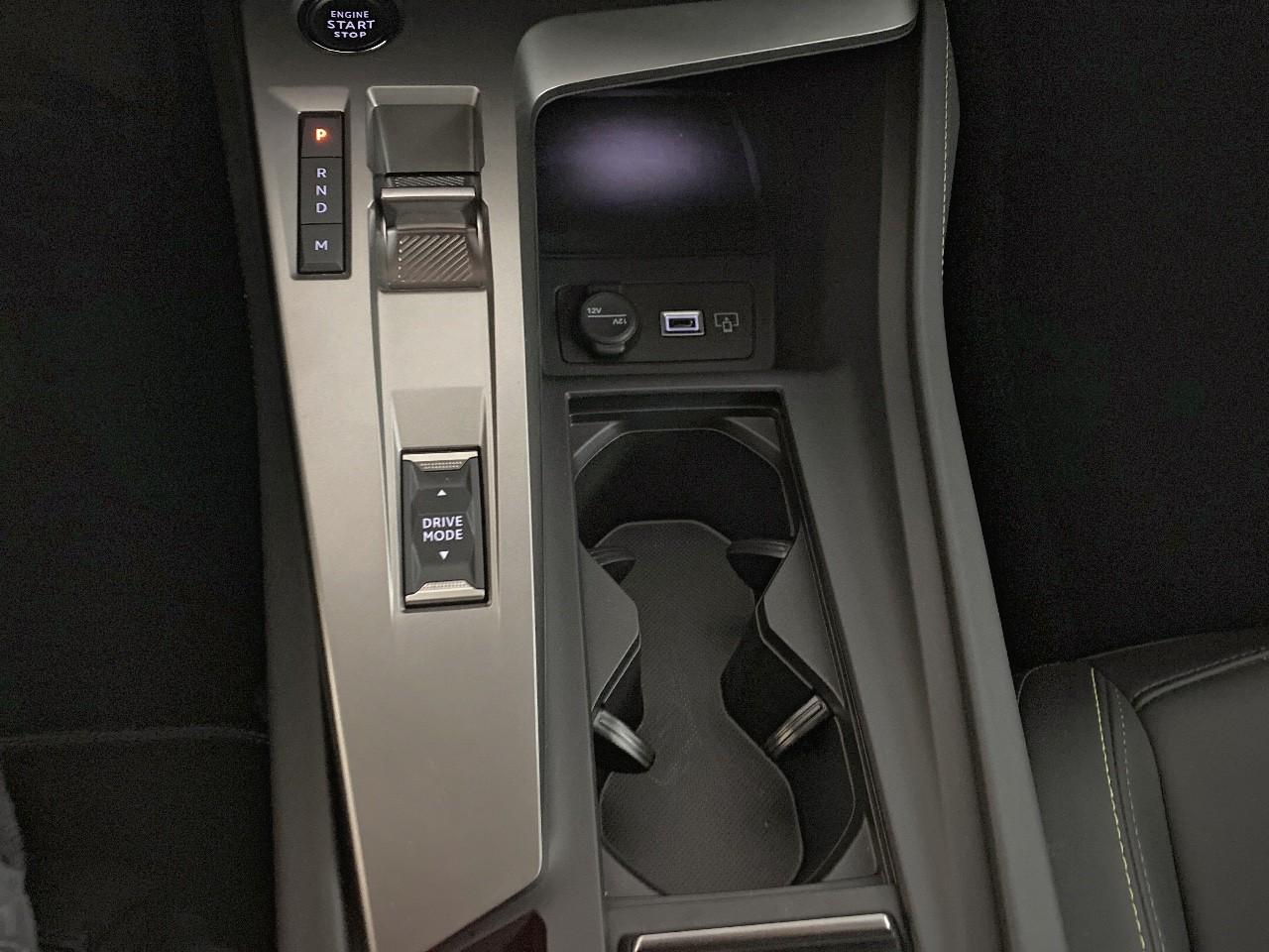 Peugeot 408 hybrid 145 e-dcs6 gt — photo 17