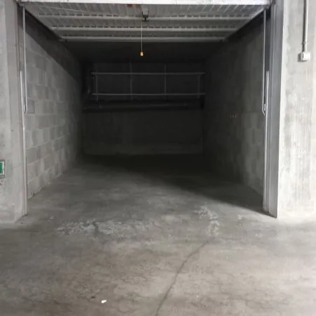 Garage fermé pour stationnement
