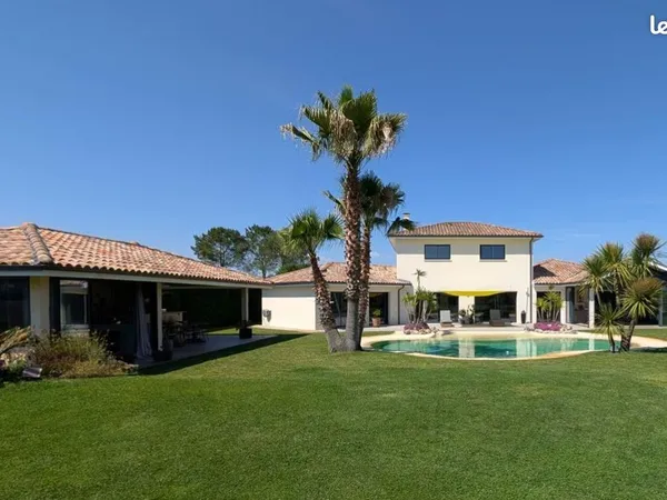 Villa 7 pièces 225 m²