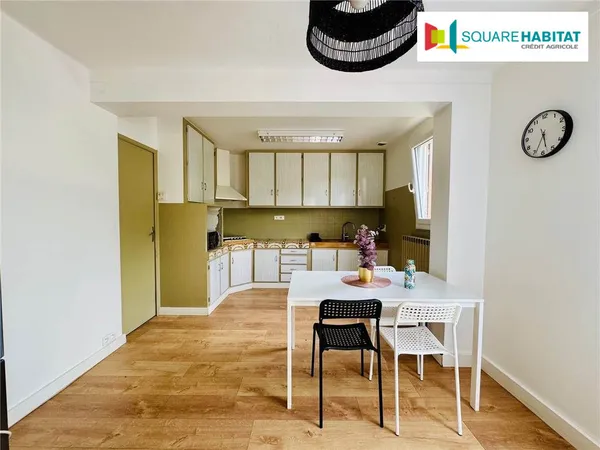 À LOUER meublé - RDC avec garage et jardin.