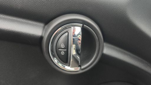 Mini Cooper 1.5 136 - Blackfriars – 2017 – 122379 km – Essence – Boîte Manuelle — photo 17