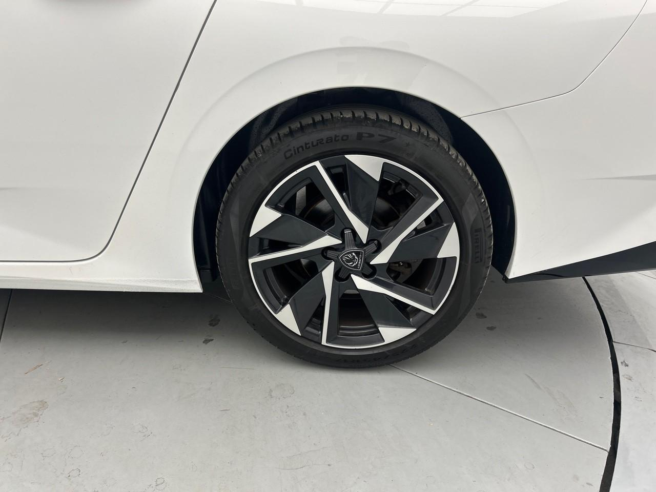 Peugeot 308 sw puretech 130ch s&s eat8 allure pack — photo 16