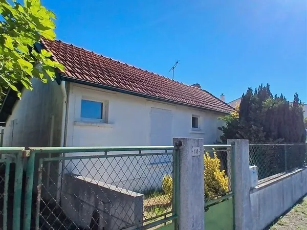 Maison à réinventer sur 700 m² de terrain - Fort potentiel à Grand-Village-Plage