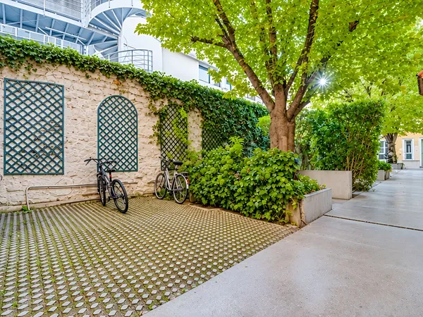 Beau studio en arrière cour