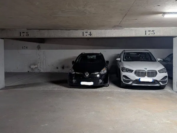 Parking 13 m²