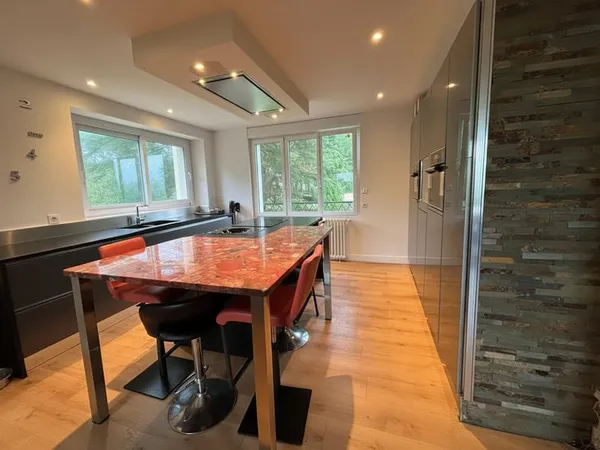 A vendre maison de 8 pièces à Sizun 148m²