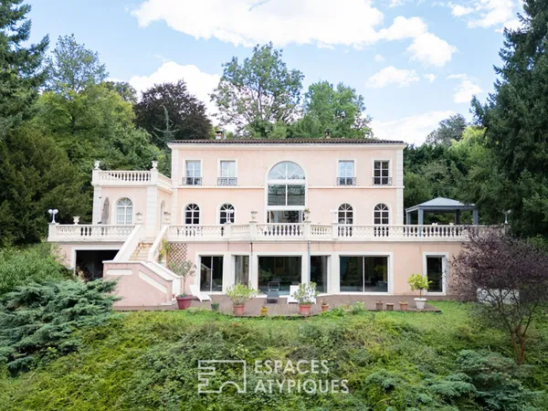 Demeure de prestige au sein d'un parc privé avec piscine et étang