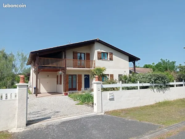 Maison-7 pièces -214 m²- Ares (33)