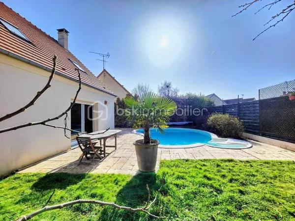 Belle maison familiale av 4 chambres, piscine chauffée et garage