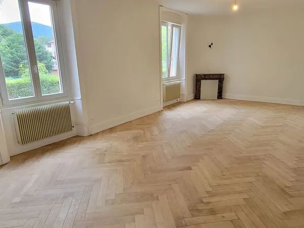 Appartement T4 de caractère 140m² avec garage, cave et jardin partagé
